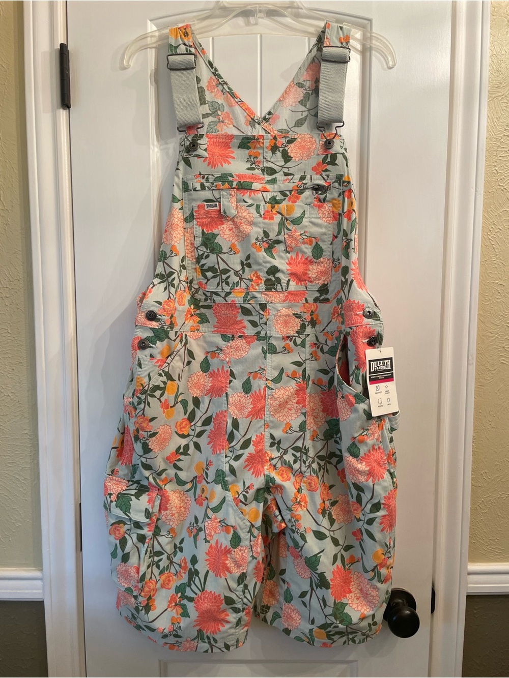 🌟NWT🌟 Duluth Heirloom dahlia print short overalls, size L